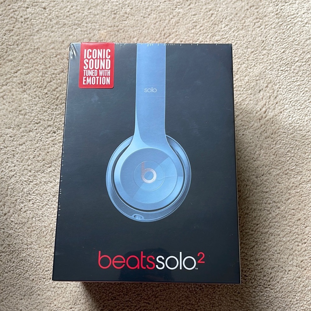 NEVER OPENED Beats by Dre, beatssolo2